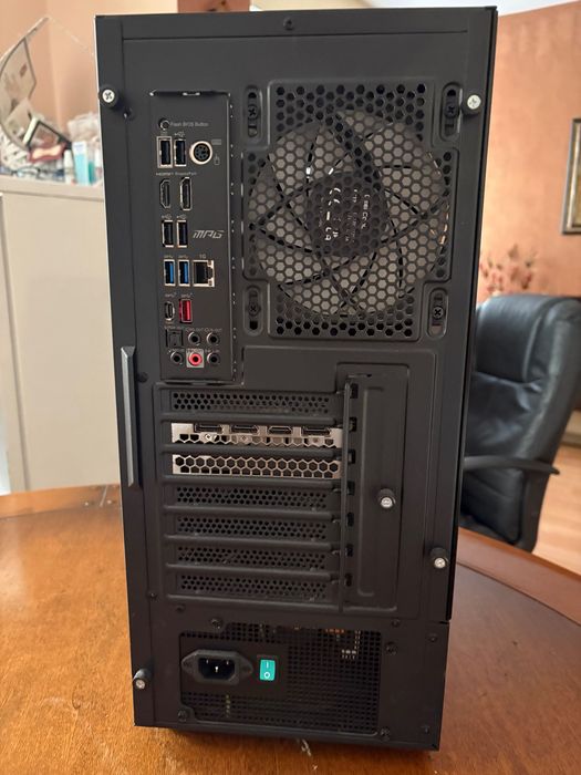 Пълен Гаранционен Gaming Setup Ryzen 7 5700X / RTX 4060 / 32GB / 180Hz + Razer периферия