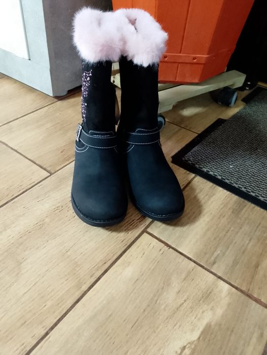 Ghete noi de vânzare