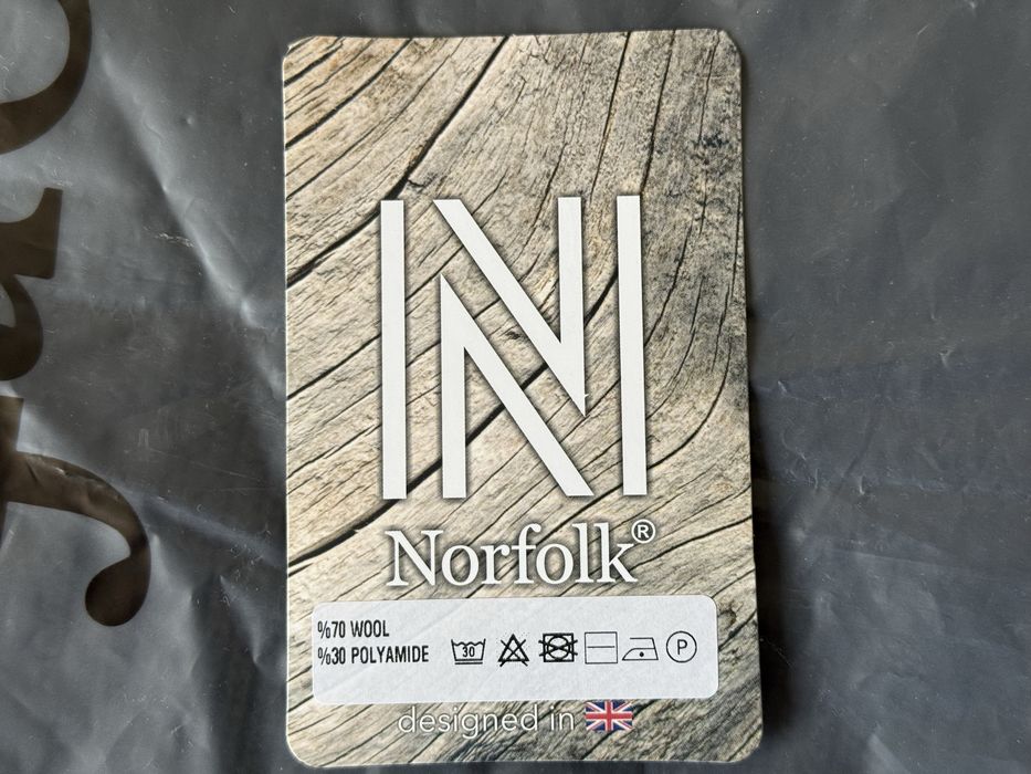 Fular Norfolk ; lana