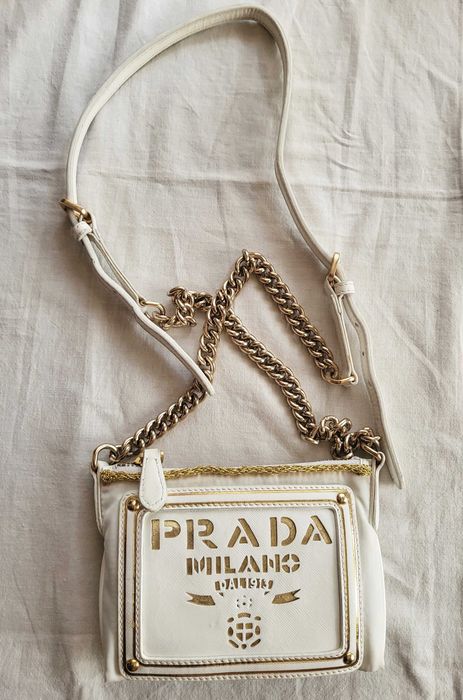PRADA 100% оригинална малка чантичка за през рамо