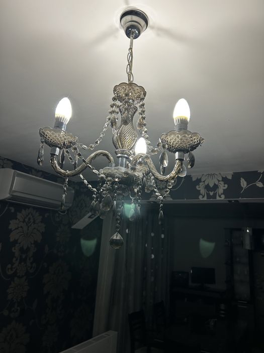 Абажур с кристали и висящ абажур