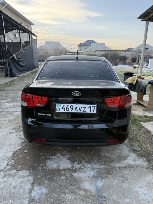 Kia cerato 2011 года