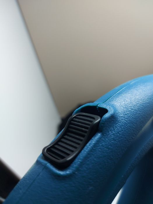 Нов електрически тример Makita UR3000