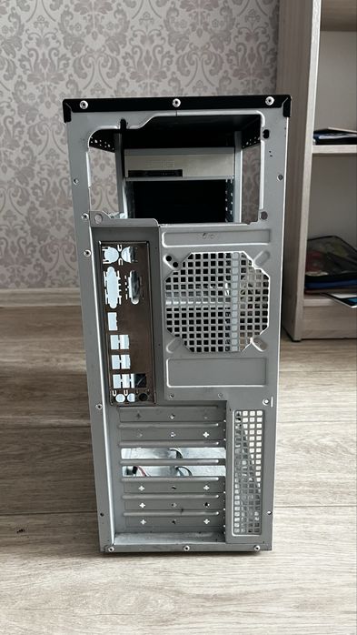 Отдам 2 корпусаа