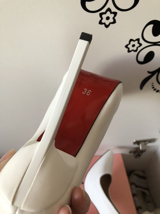 туфли на шпильках