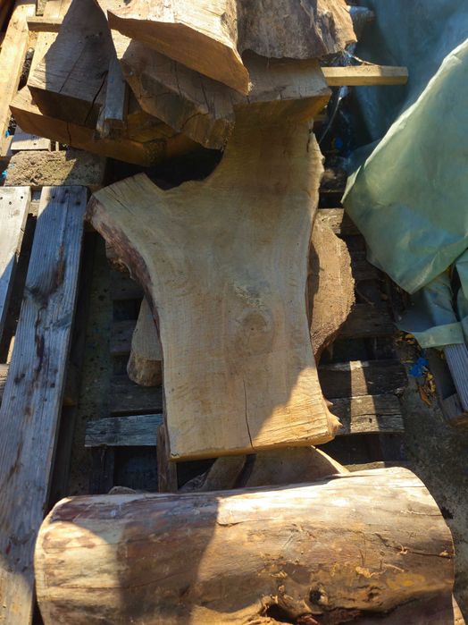 Продавам янове от орех.