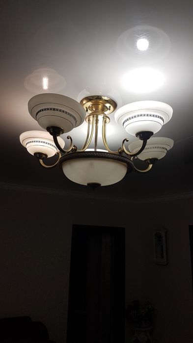 Продам люстру потолочную, классика.