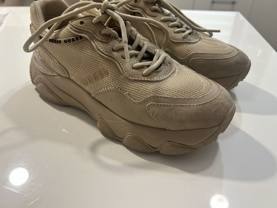 Сникърси бежови guess