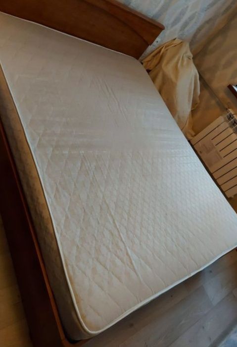 Продам двухспальную кровать