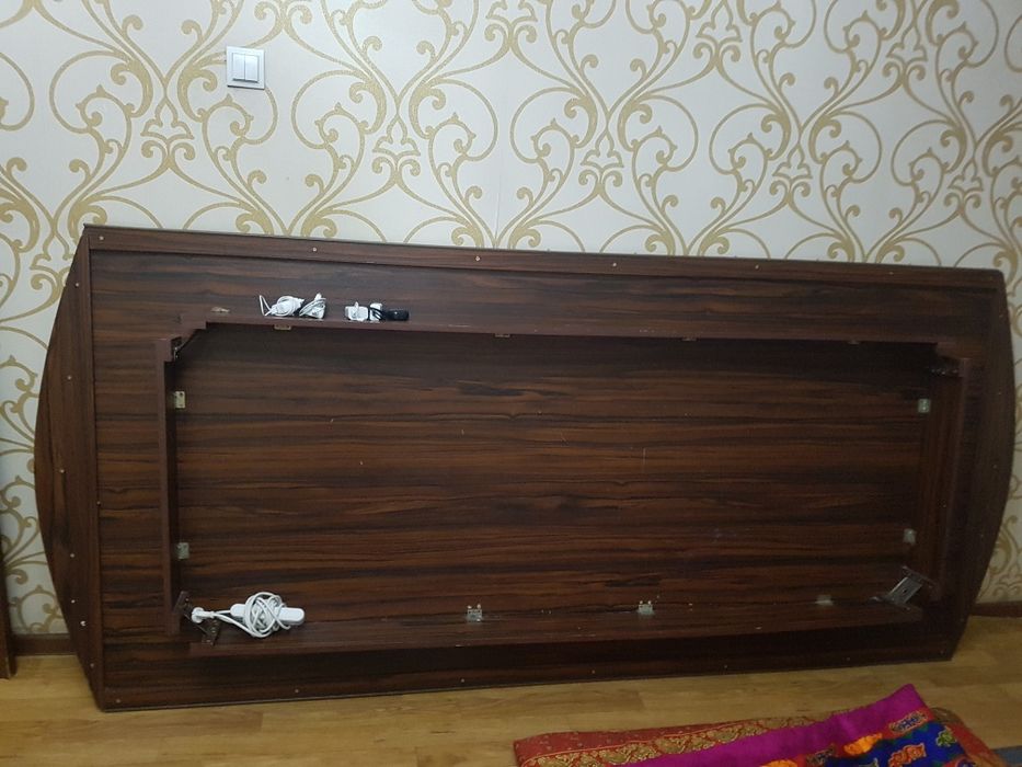 Срочно продам стол