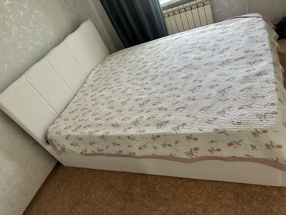 Кровать двухспальная