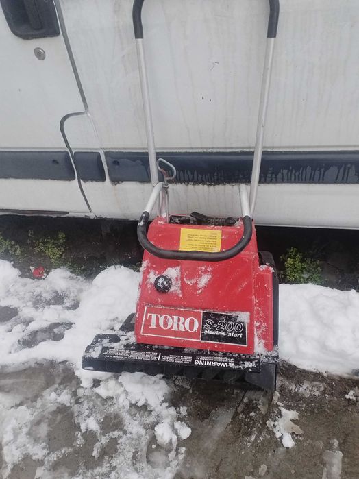 Бензинов снегорин Toro