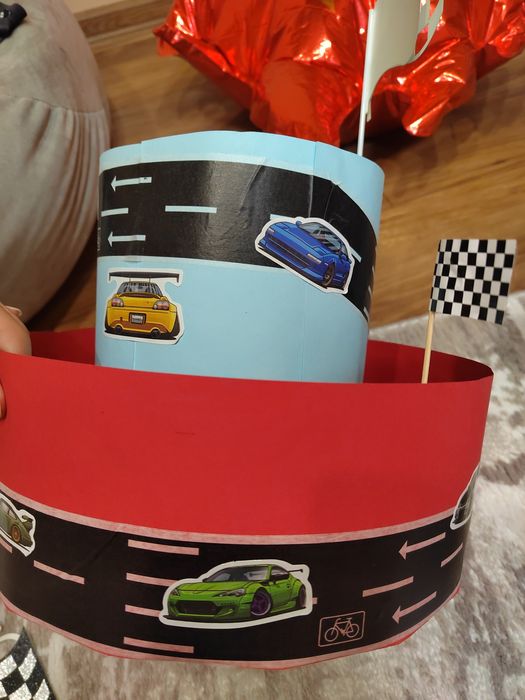 Торта от картон за рожден ден 10лв