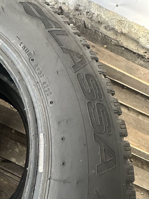 215/65/16c за бус Lassa 2бр дот22