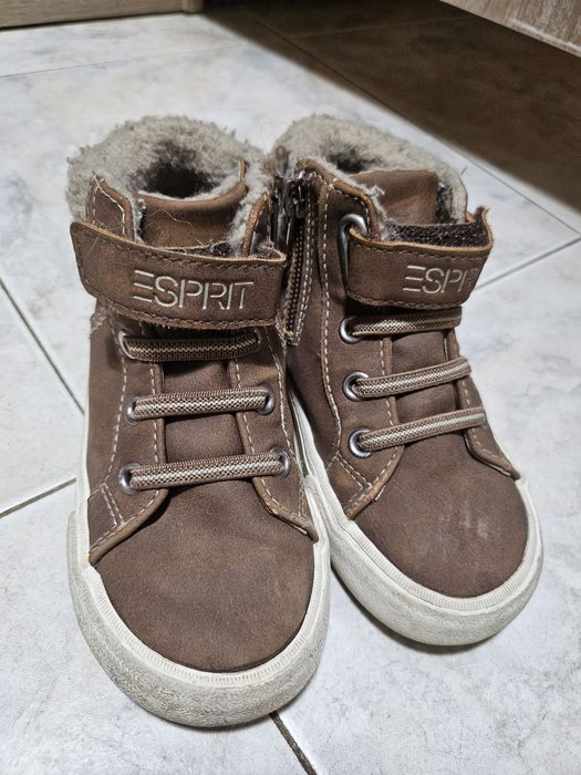 боти маратонки сандали пантофки