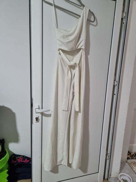 Всички рокли са с различна цена