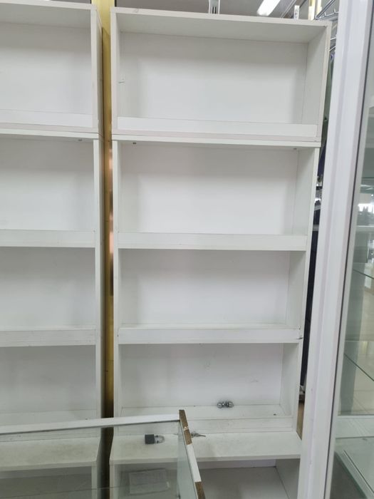 Продам торговое оборудование (стеллажи, тумба)