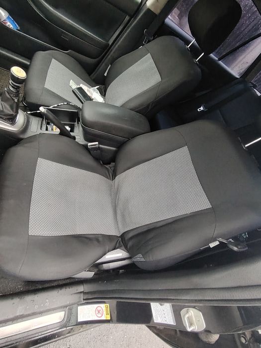 Vând Toyota Avensis avariat