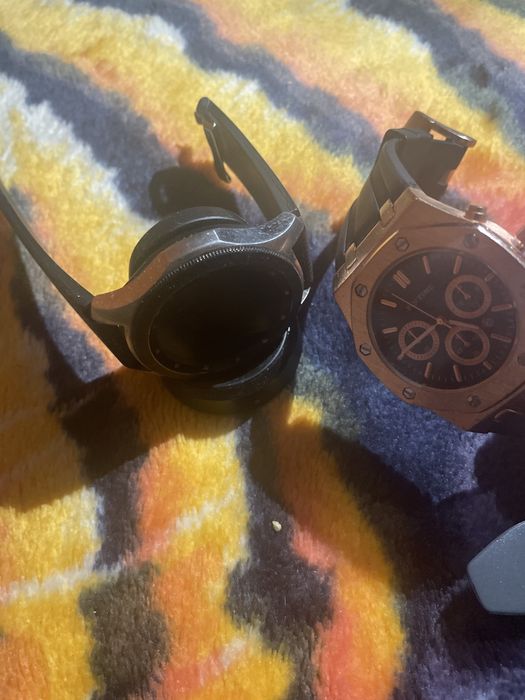 Vand ceasuri 500 lei ambele sau cand si la. Bucata.