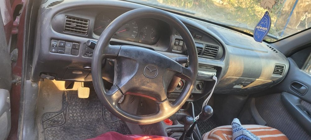 Vând Mazda b2500