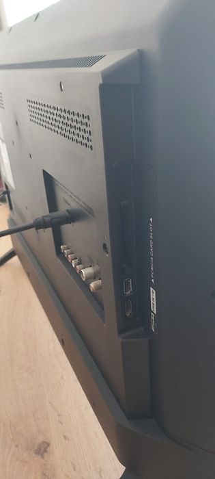 Телевизор LG 32 инча full HD