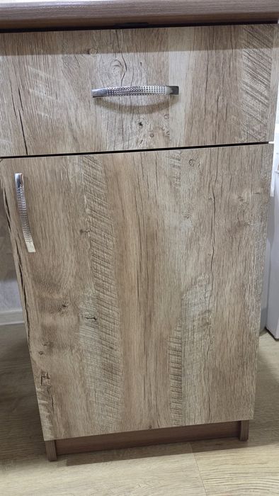 Продам стол с тумбой встроенной