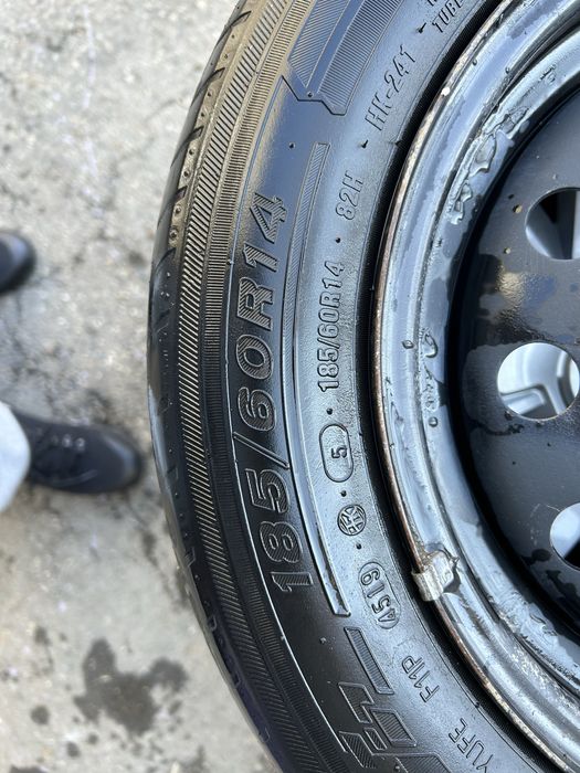 Продам летние шины с дисками на R14