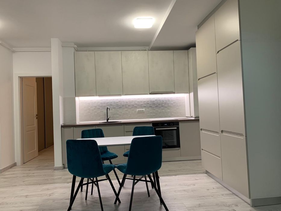 Inchiriez apartament 2 camere Adora Park