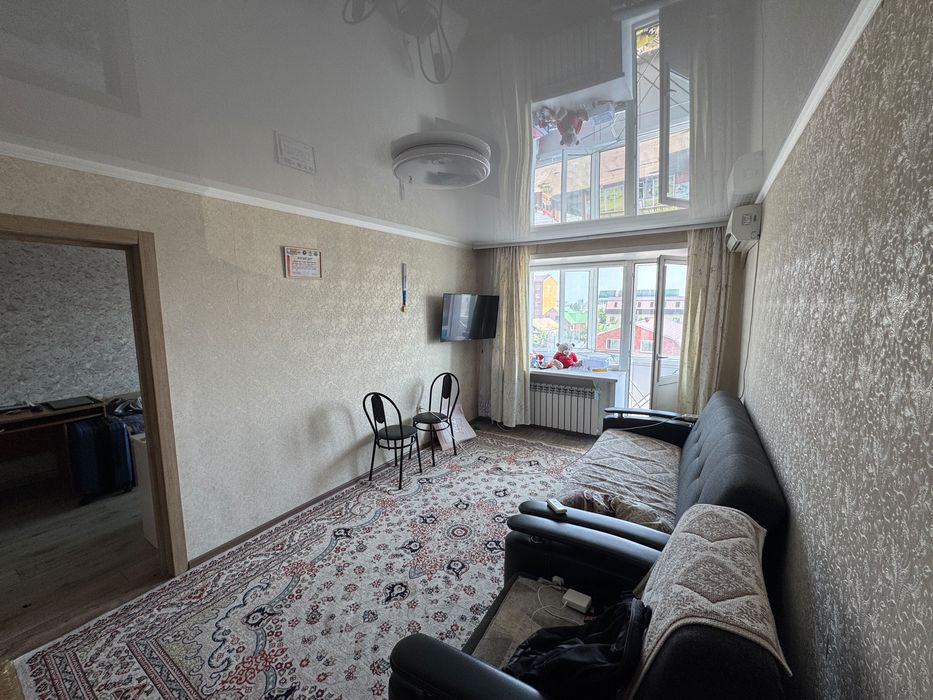 Продам 2 комнатную в центре