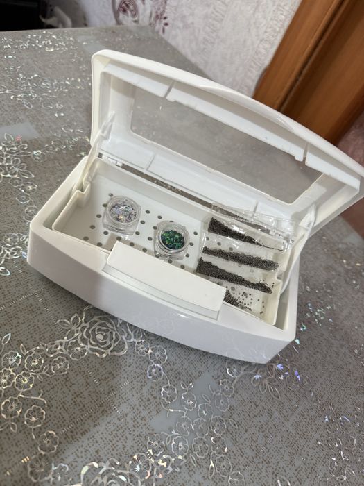 Маникюрный  стол