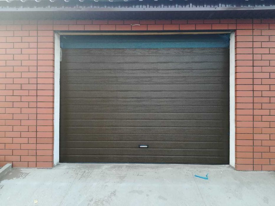 Гаражные секционные ворота, шлагбаумы, рольставни