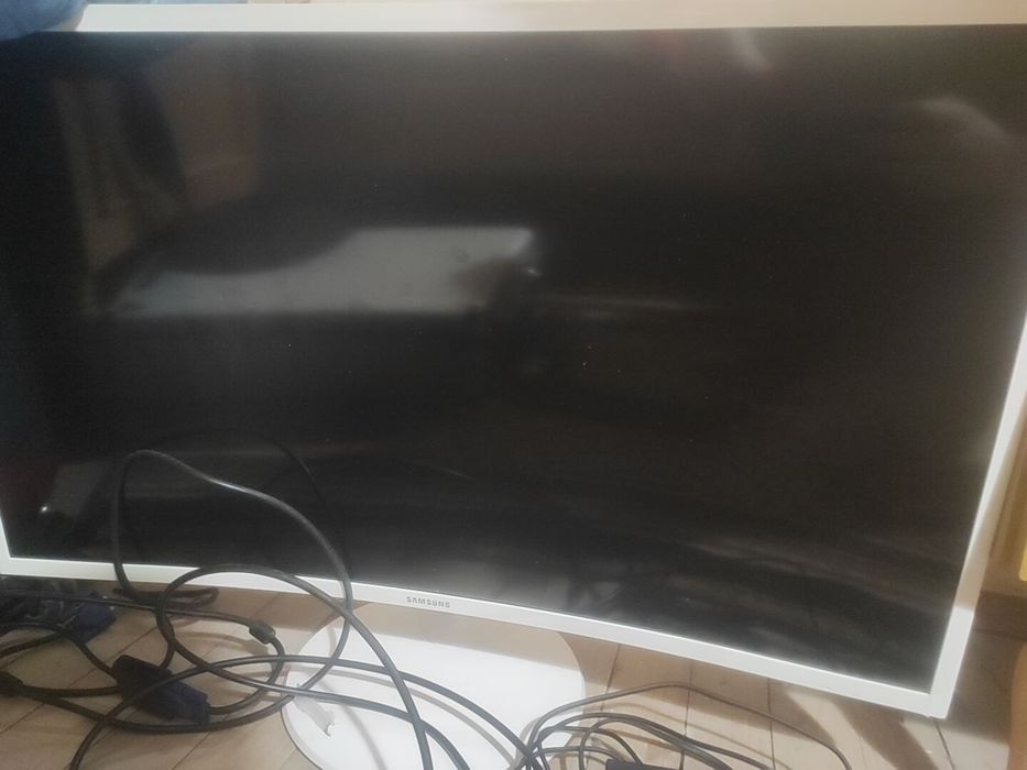 32" Извит Монитор Samsung C32F391 – Бял
