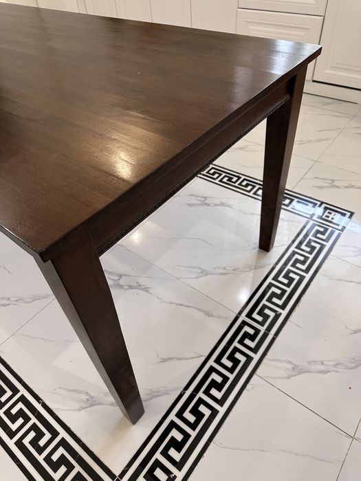 Продаётся деревянный стол!!