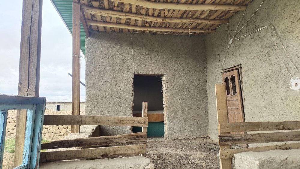 Xovli uy sotiladi barcha hujjatlar bor