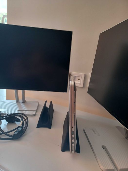 ЛОТ: 2 Монитора LENOVO L24i-4A + 2 вертикални държача за лаптоп XMART CYK Vertical