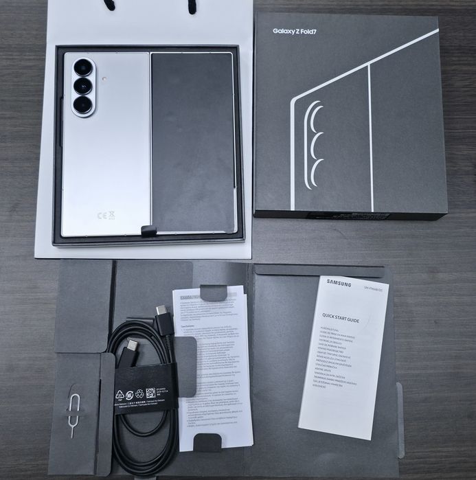 256GB Samsung Fold 7 Гаранция Experience Store 2027г. Silver | Сив