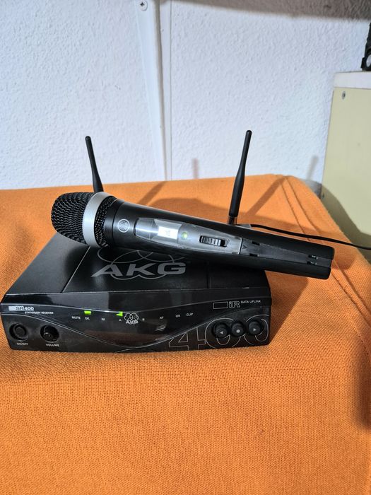 Microfon pt voce Akg Sr 400