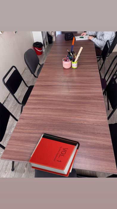 Продаю столы. Два стола