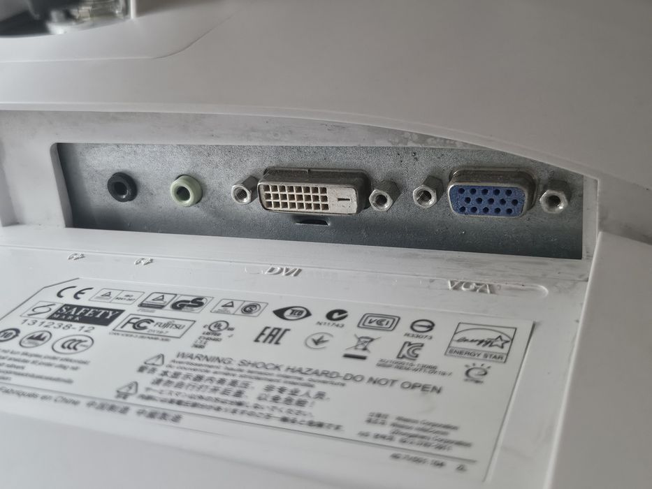 Монитор Fujitsu 19