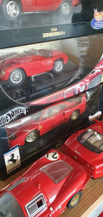 Hot Wheels Ferrari 1:18,F40,166 MM Barchetta,365 GTB4,250 Testarossa
