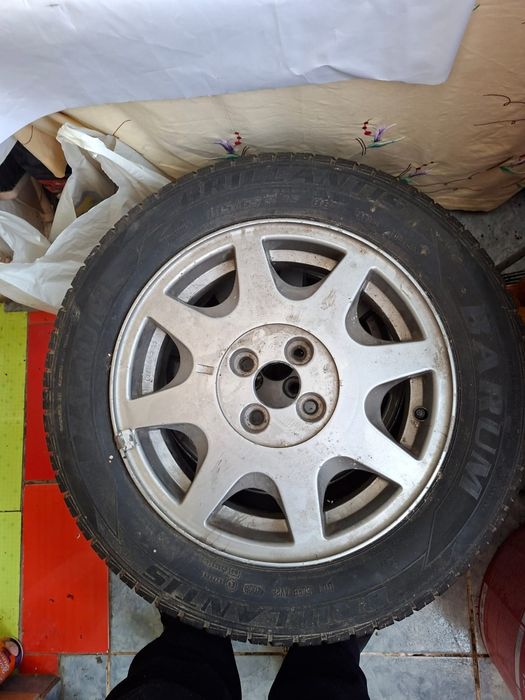 Vand 2 roti sunt in stare buna  , pretul este de 100 lei bucata!