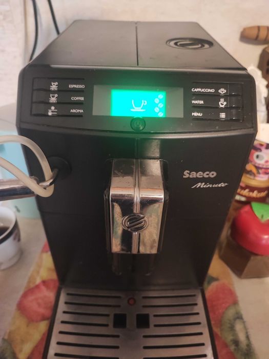 Продавам кафе машина saeco minuto. Работи с кафе на зърна и мляно