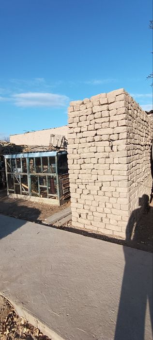 Жайдан шыккан керпич сатылады.