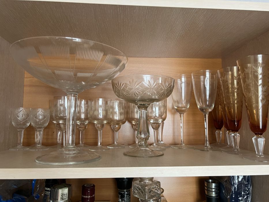 Посуда, книги, мебель