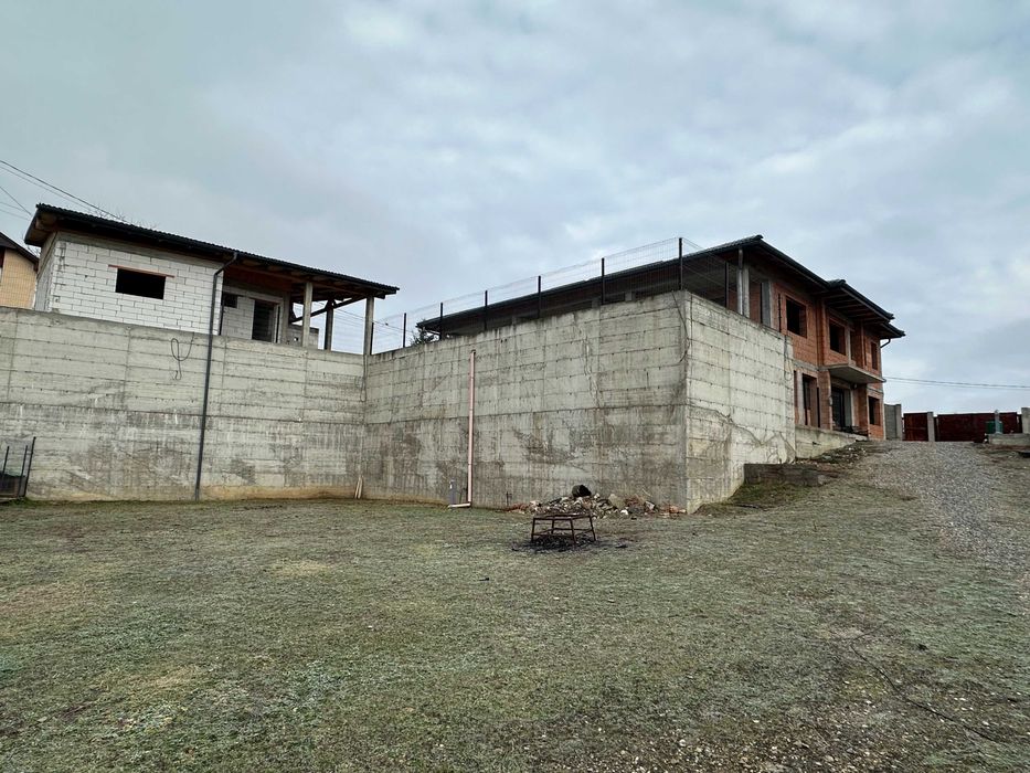 Casa la rosu+teren ST:1800 mp*Pestisu Mare-Deva-Hunedoara+casa veche !