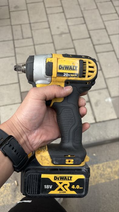 Гайкаверт dewalt девольт dcf880