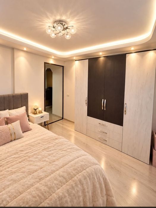 Apartament 3 camere dec, conf 1, etaj 2, str Rosiori PiataMare
