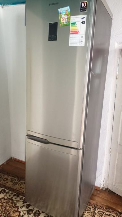 Продам почти новый холодильник