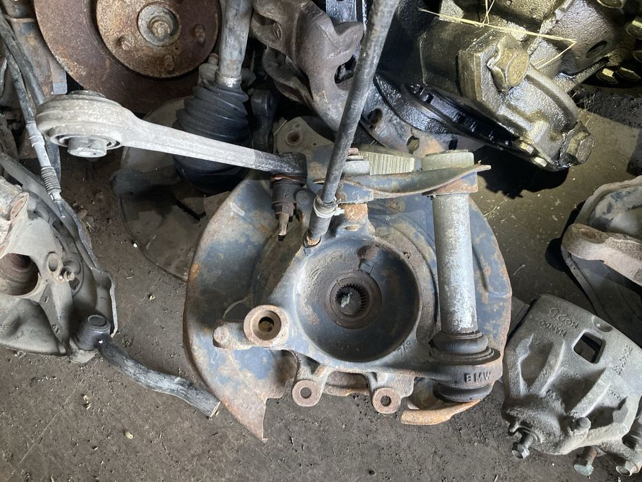 Цапфа ступица задняя левая БМВ 7 Е38 / BMW 7 E38