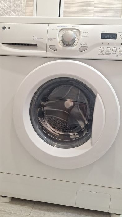 Продам машинку стиральную